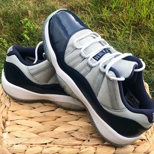 Retro 11 low “Georgetown”